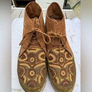 Laidback London boot. Size 40/9. Leather and beaded, fur lined. Worn once.